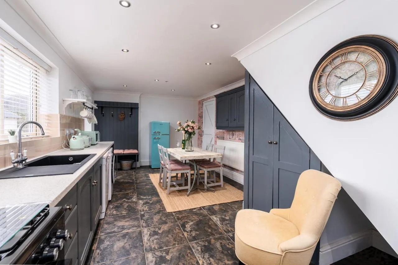 The Laurel Cottage Doncaster Villa