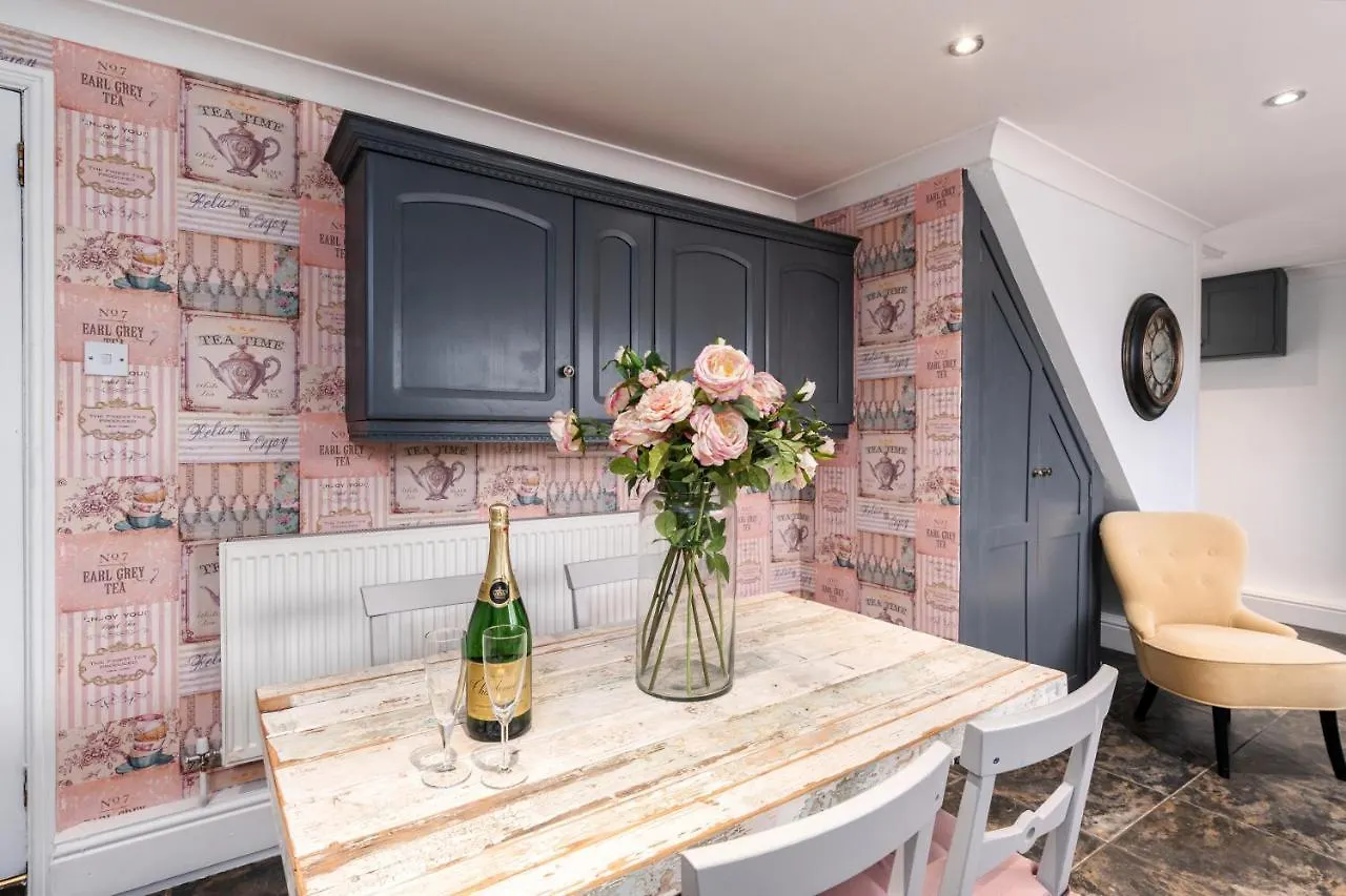 The Laurel Cottage Doncaster 0*,